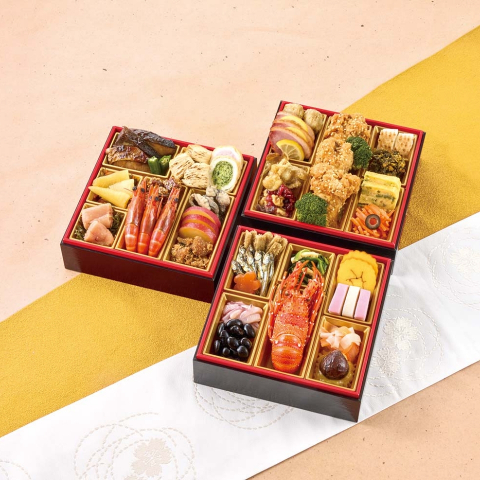 【おせち】水たき料亭「博多華味鳥」監修 料亭のおせち三段重 [冷凍] 3－4人前 商品サムネイル